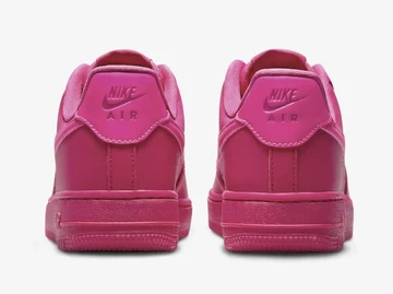 Air Force 1 Low Fireberry von Hinten