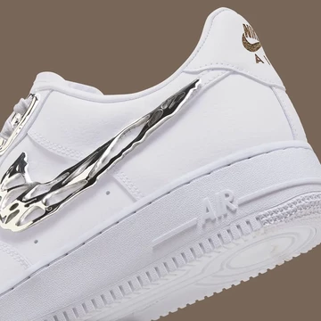 Air Force 1 Low Molten Metal Ansicht der Ferse