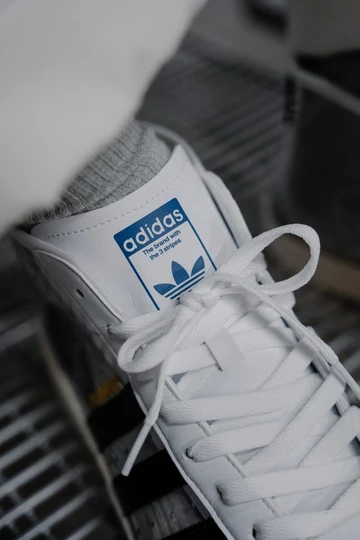 adidas Blondey Pro Model ADV Christopher hat den Schuh am Fuß