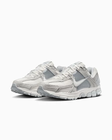 Nike Zoom Vomero 5 Pure Platinum Paar schräg seitlich