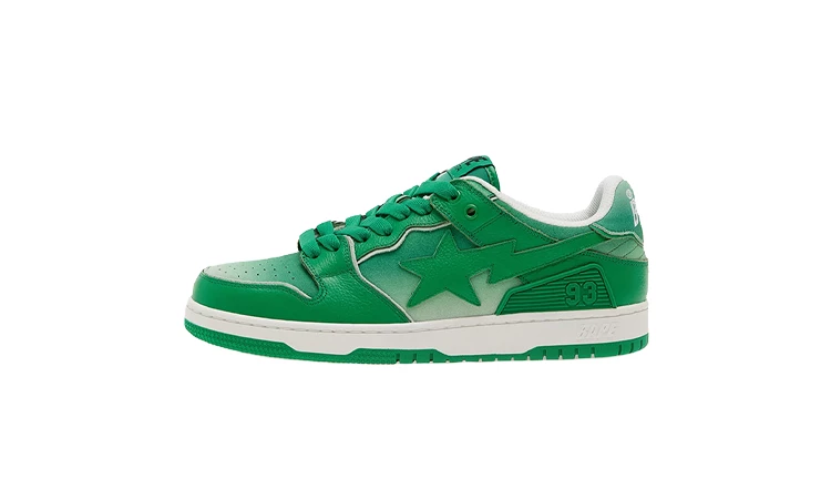 Der Bape Sk8 Sta M1 Green von der Seite auf weißem Hintergrund