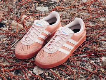 Bad Bunny X adidas Gazelle Cabo Rojo schräg