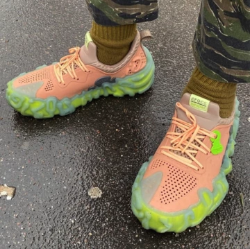 Salehe Bembury Crocs Pollex Juniper Guava Tragebild