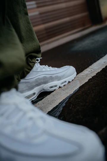 Air Max 95 All White - on feet & Outfit Bilder