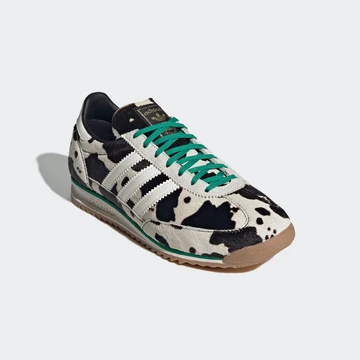 adidas SL72 Black Cow Print schräg seitlich