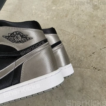 Jordan 1 High Satin Shadow Detailbild