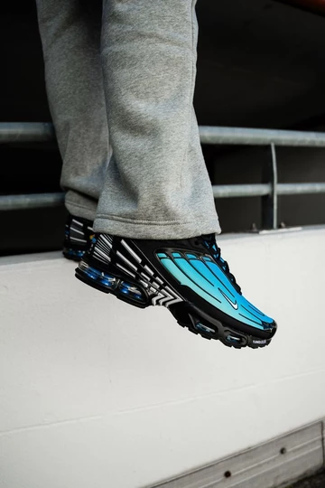 Air Max Plus 3 Laser Blue am Fuß