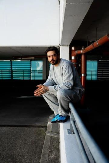 Air Max Plus 3 Laser Blue Lookbook Shoot mit Lenny im Parkhaus