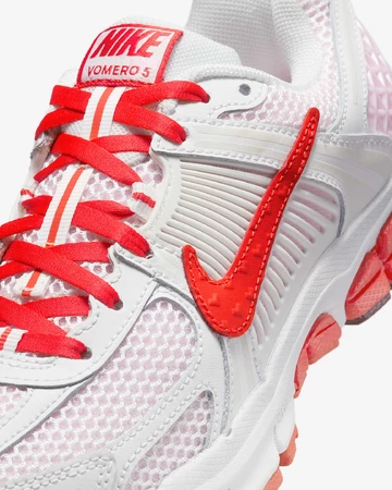 Nike Zoom Vomero 5 Valentine's Day 2025 Detail Mittelfußbereich