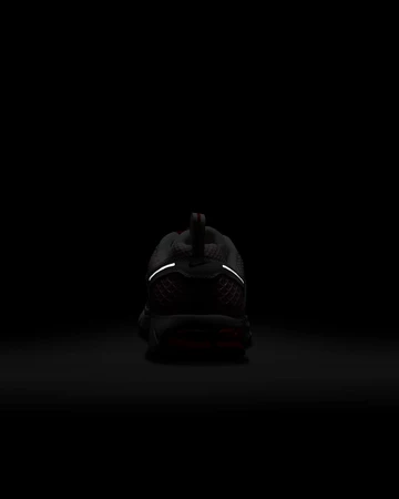 Nike Zoom Vomero 5 Valentine's Day 2025 Dark von Hinten