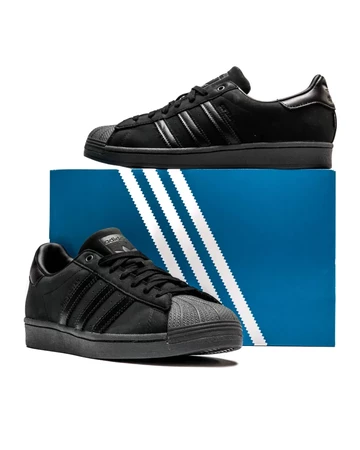 adidas Superstar Gore-Tex Black auf der Box