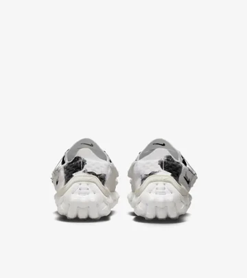 Nike ISPA MindBody Black White von hinten