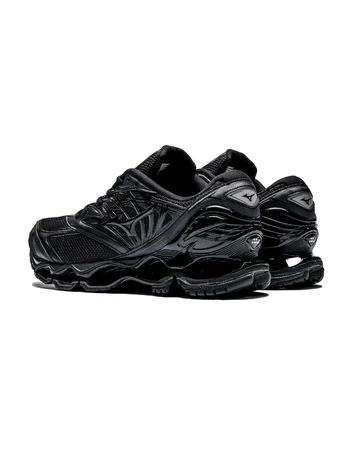 Der Mizuno Wave Prophecy LS Black von hinten
