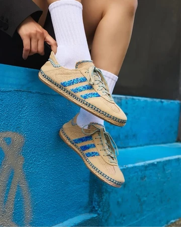 CLOT x adidas Gazelle Linen Khaki am Fuß