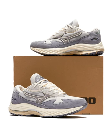 Der Mizuno Wave Rider Beta Sterling Blue auf seinem Karton