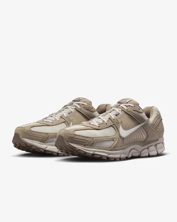 Nike Zoom Vomero Sesame Khaki schräg frontal