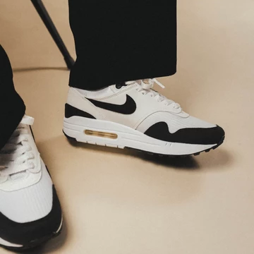 Air Max 1 Black White