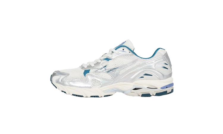 Der Mizuno Wave Rider 10 White Blue auf weißem Hintergrund