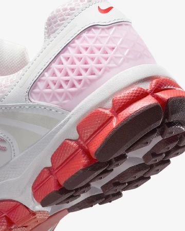 Nike Zoom Vomero 5 Valentine's Day 2025 Detail Ferse