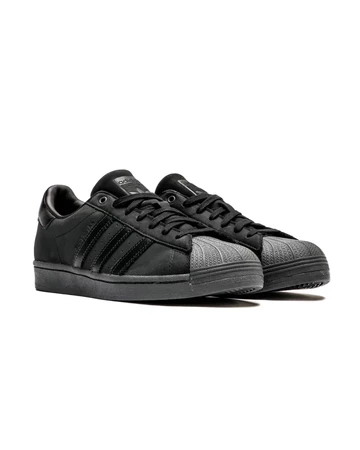 adidas Superstar Gore-Tex Black beide schuhe schräg
