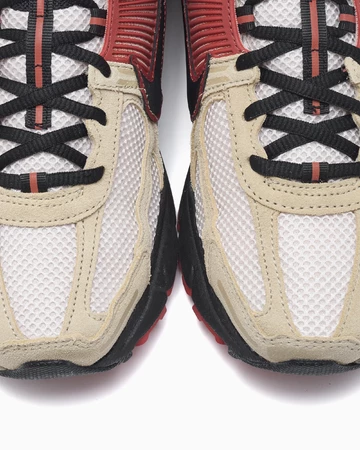 Nike Zoom Vomero 5 Desert Khaki Paar Zehen