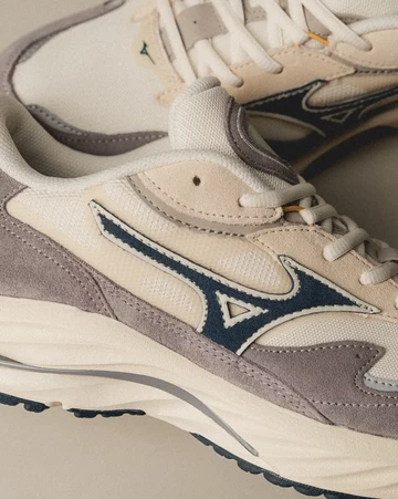 Mizuno Wave Rider Beta Urban Landscape Pack Quicksilver Lookbook Detail