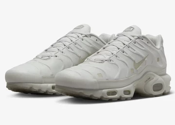 A COLD WALL Nike Air Max Plus Platinum Tint Paar