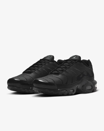 Air Max Plus Black Leather schräg