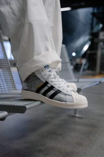 adidas Blondey Pro Model ADV Christopher hat den Schuh am Fuß