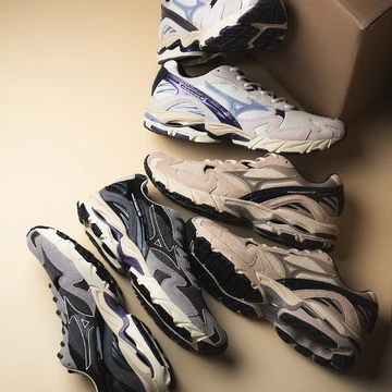 Mizuno Wave Rider 10 Yokai Pack Mood 2