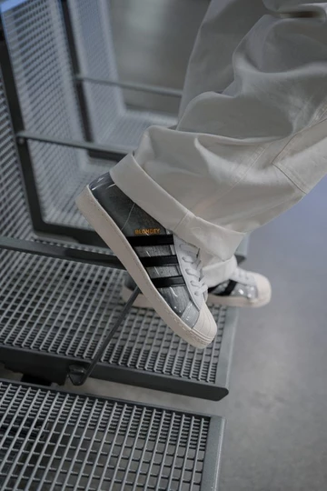 adidas Blondey Pro Model ADV Christopher hat den Schuh am Fuß