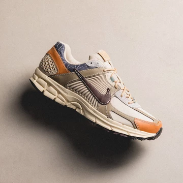 Nike Zoom Vomero Sashiko von der Seite