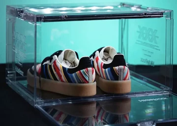 Ksenia Schnaider adidas Samba 2.0 von HInten