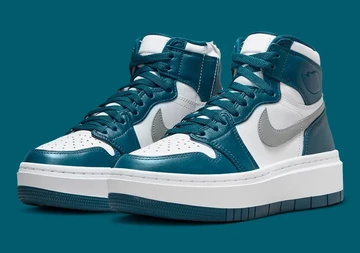 Jordan 1 Elevate Sky J French Blue schräg