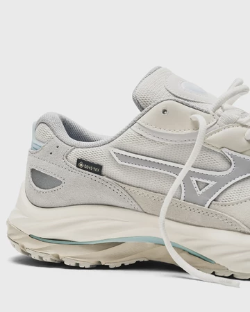 BSTN x Mizuno Wave Rider GTX Ferse Details