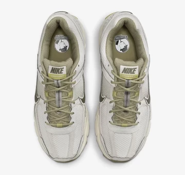 Nike Vomero 5 Light Bone von Oben