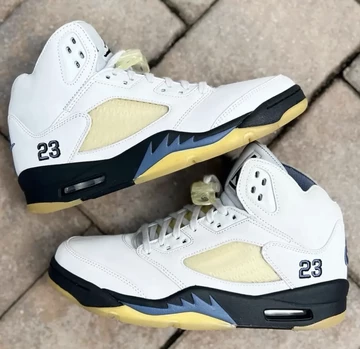 A Ma Maniere Jordan 5 Diffused Blue Leak Paar