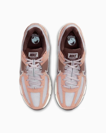 Der Nike Zoom Vomero 5 Dusted Clay von oben
