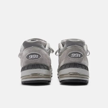 New Balance 991v1 Grey Pigmented von Hinten