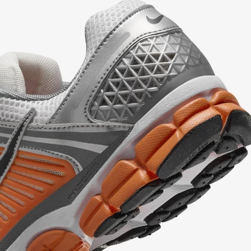 Nike Vomero 5 Safety Orange Detail Ferse