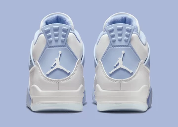 Jordan 4 Retro Forget Me Not von hinten