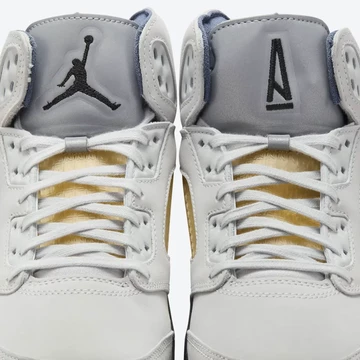 A Ma Maniere Jordan 5 Diffused Blue Detail von Vorne