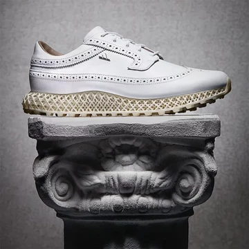 adidas 4D Golfschuh Spikeless Lookbook auf einer Säule
