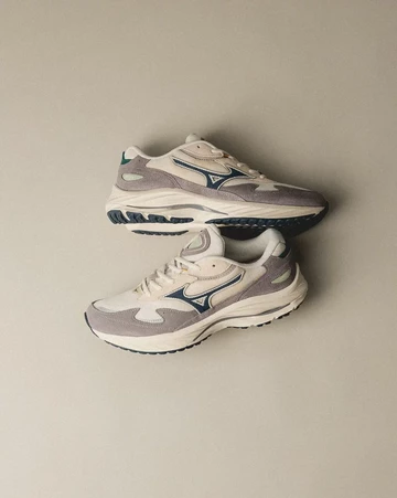 Mizuno Wave Rider Beta Urban Landscape Pack Quicksilver Lookbook Paar