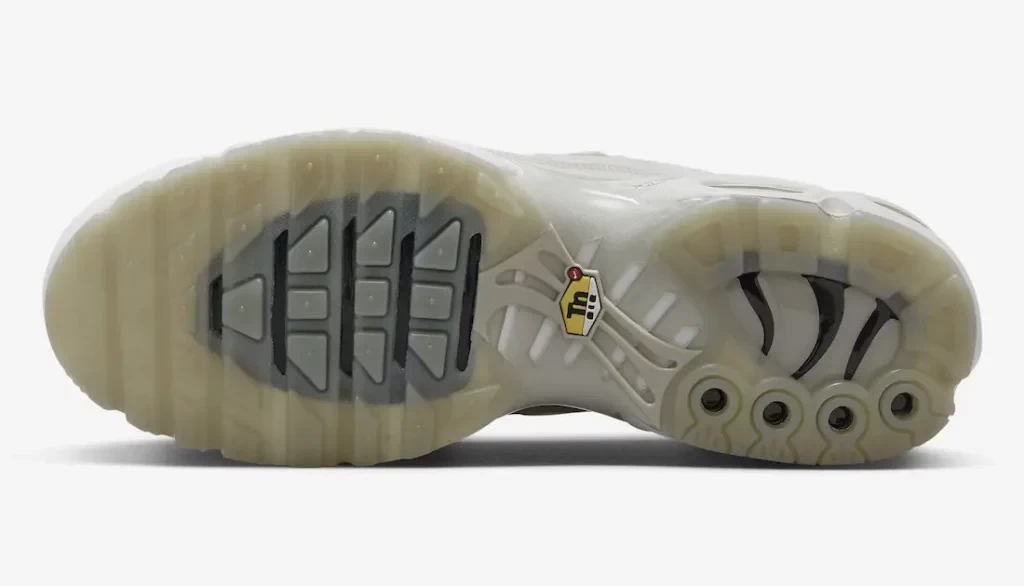 A COLD WALL Nike Air Max Plus Platinum Tint FD7855-002