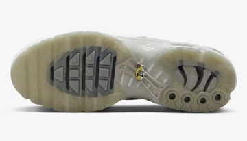 A COLD WALL Nike Air Max Plus Platinum Tint Sohle