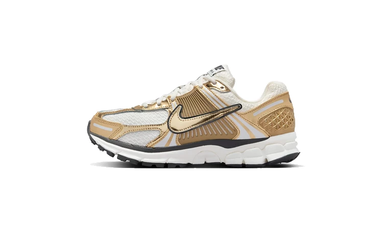 Der Nike Zoom Vomero 5 Gold von außen