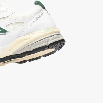 New Balance 990v4 White Green Motion hinten