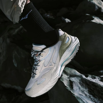 Mizuno Kizuna Nomad Pack - Wave Rider Beta - On Feet