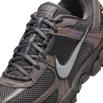 Nike Zoom Vomero 5 Cave Stone Upper Details